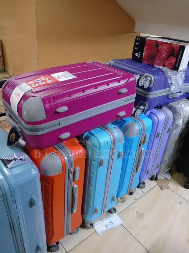 3 Ni 1 Luxurious Suitcase - main view