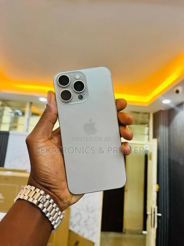 Apple iPhone 15 Pro Max 256 GB Silver - thumbnail 3