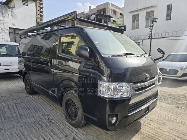 Toyota HiAce 2018 Black