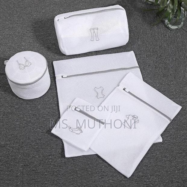  Honeycomb Meshed Laundry Bag. - thumbnail 6