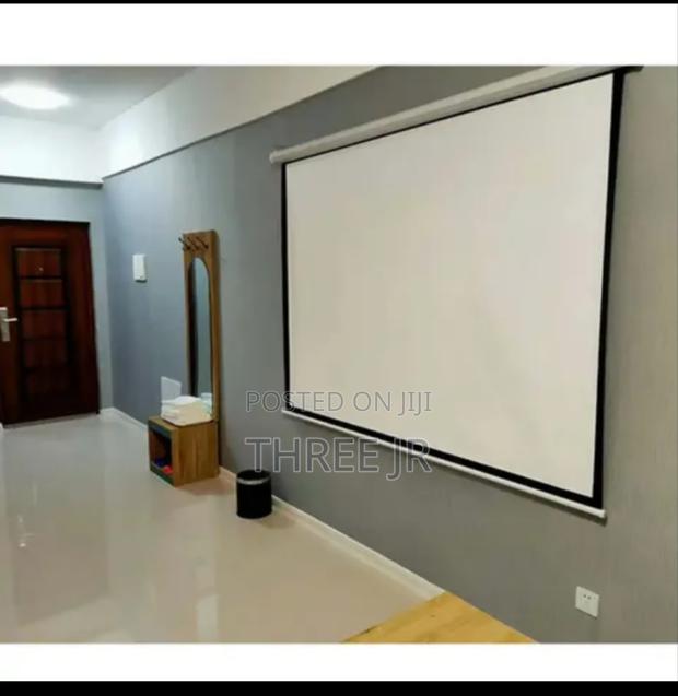 Remote Controlled Easy to Use Projector Screen - thumbnail 3