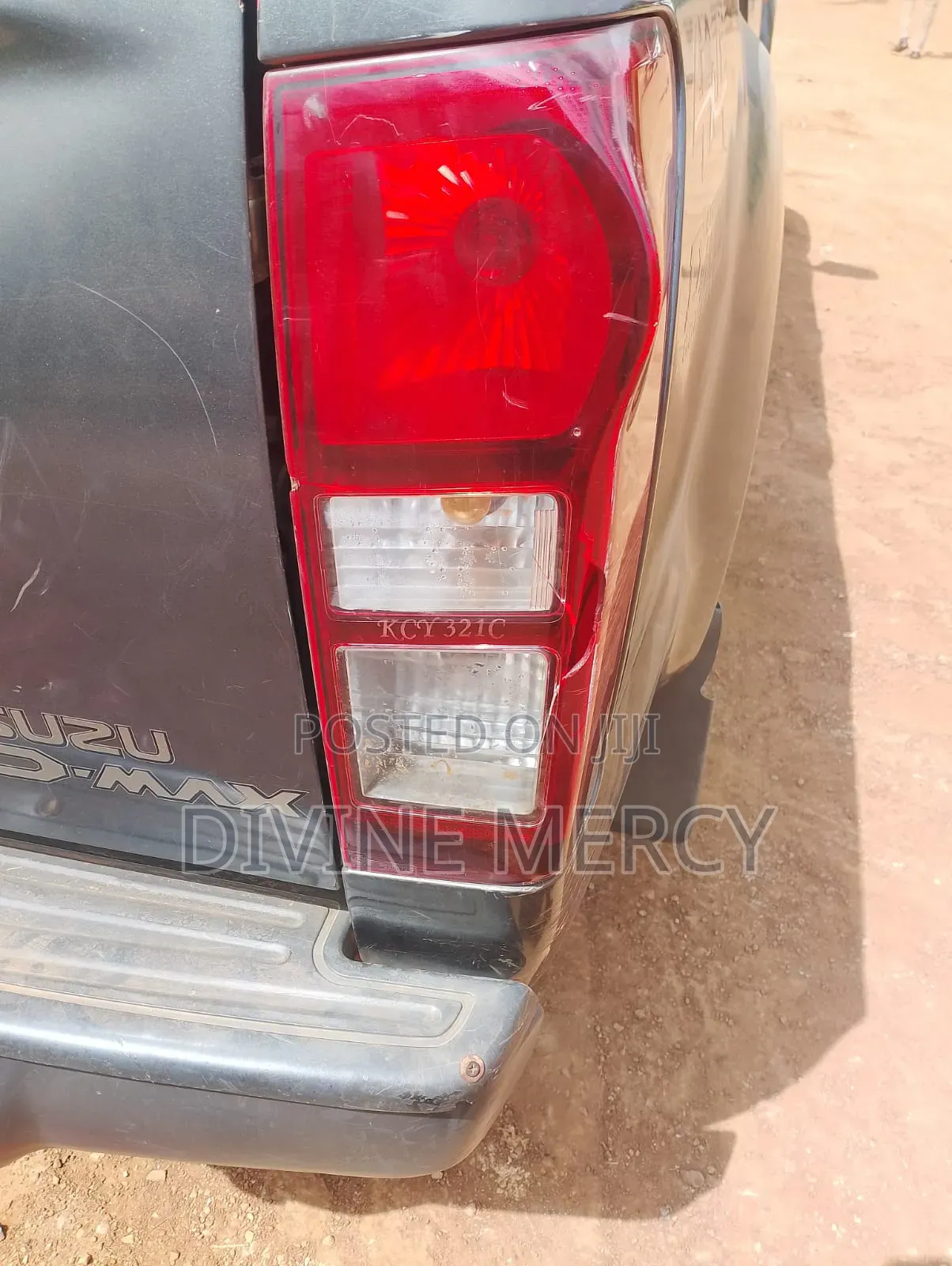 Isuzu Dmax Back Light Tail Lamp Lights 2012