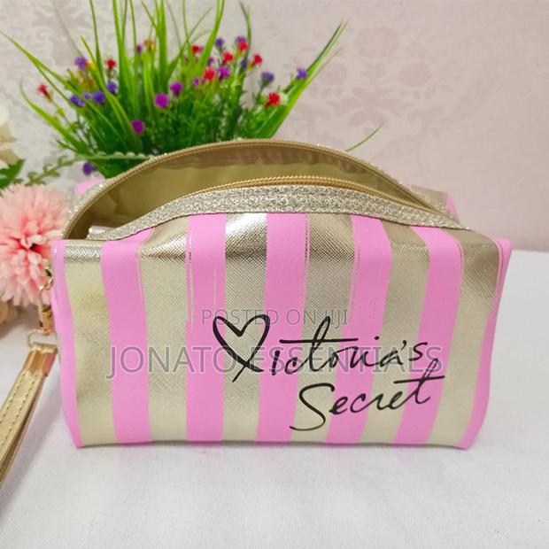 Travel Makeup Storage Bag and Organizer - thumbnail 2
