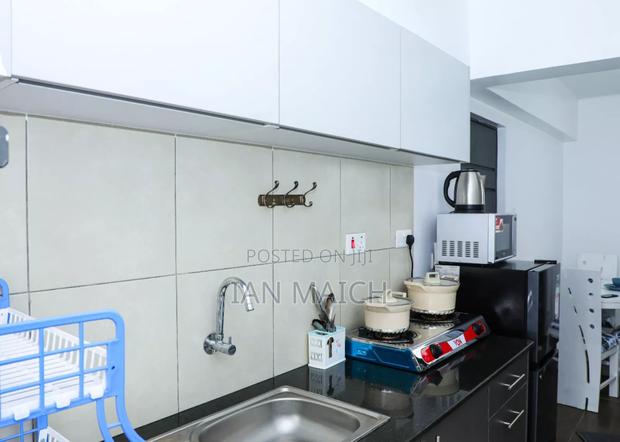 One\Two Bedroom Airbnb - thumbnail 6