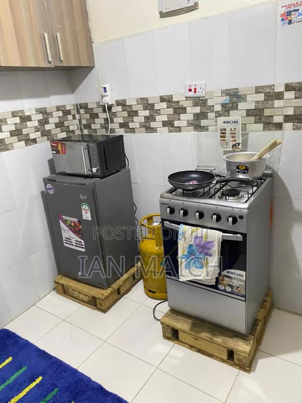 One\Two Bedroom Airbnb - thumbnail 7