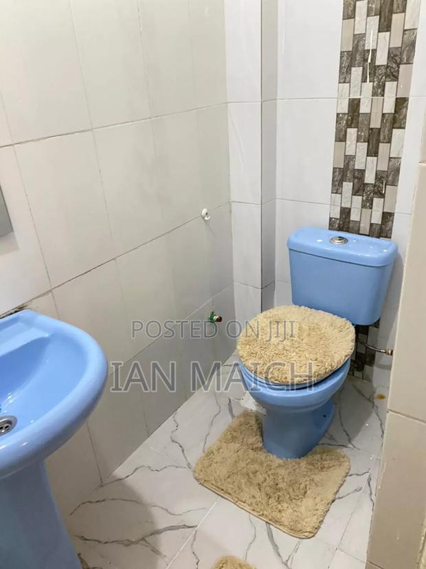 One\Two Bedroom Airbnb - thumbnail 9