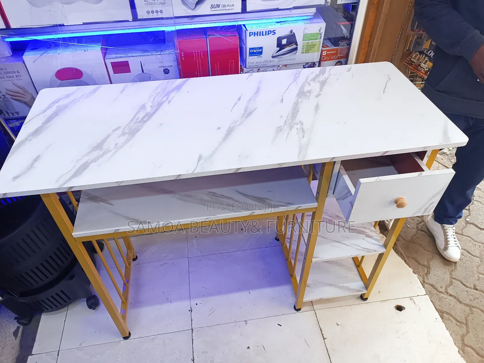 Nail Table