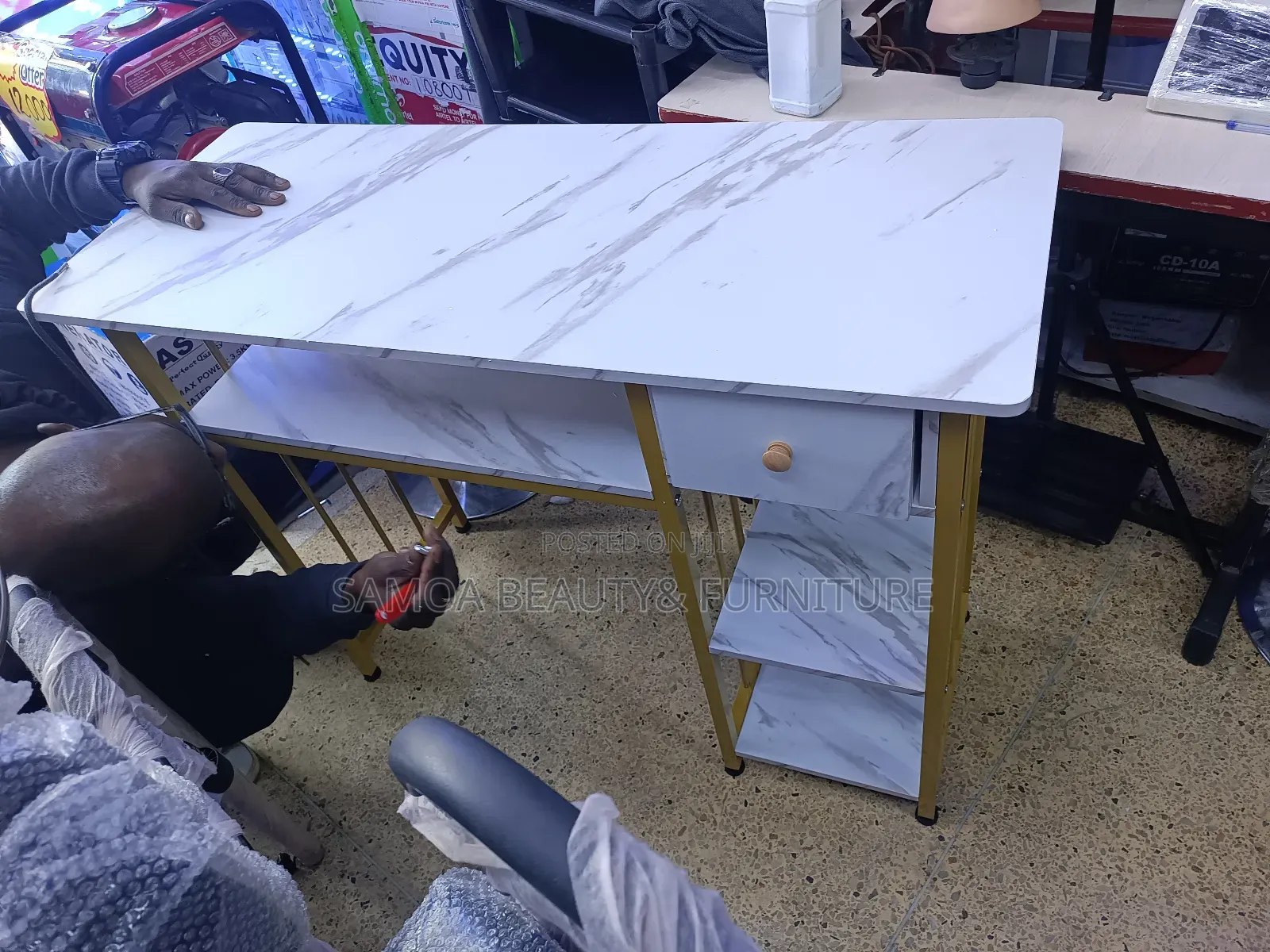 Nail Table