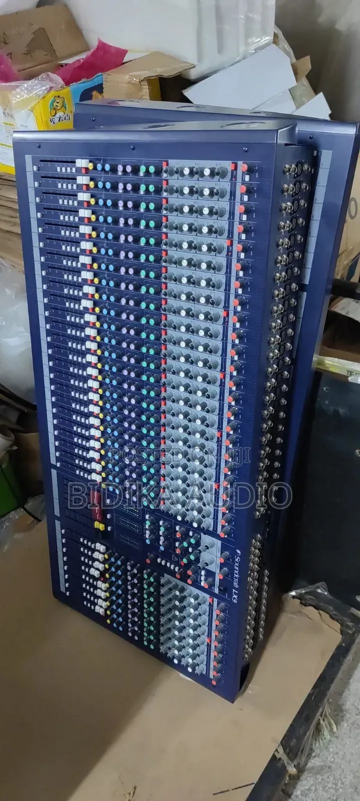 Lx9 32 Channel Mixer
