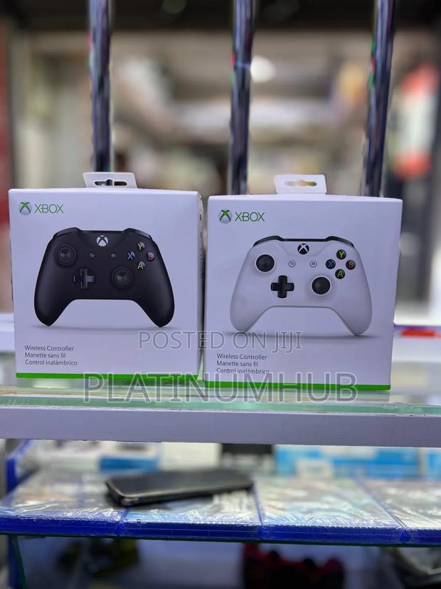 Wireless X Box One Controllers - main view