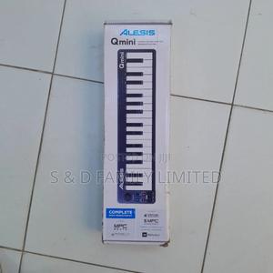 Alesis Qmini Portable 32 Key USB Midi Keyboard Controller - thumbnail 2