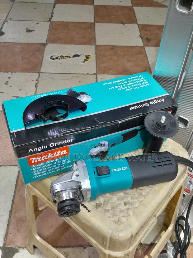 New MAKITA ANGLE GRINDER 4.5" 840 Watts + Free Disc - thumbnail 2