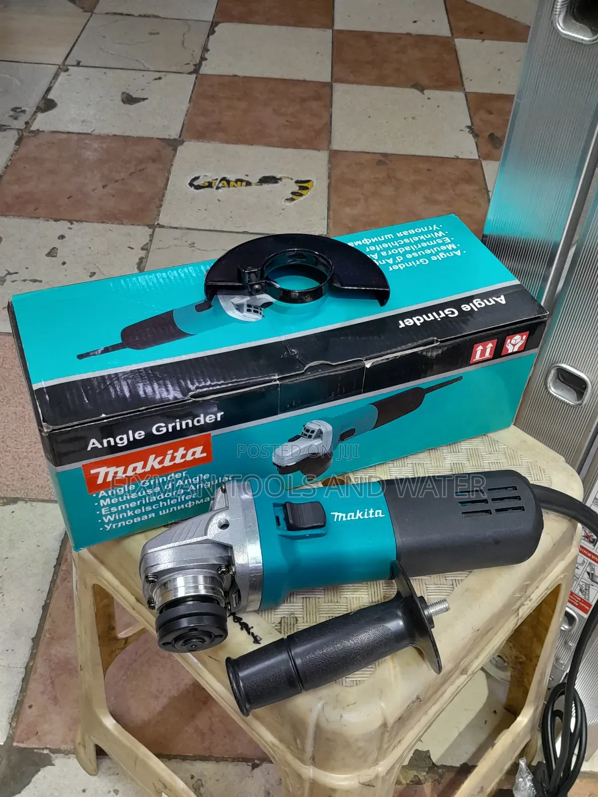 Small Makita Angle Grinder 4.5" and Free Disc