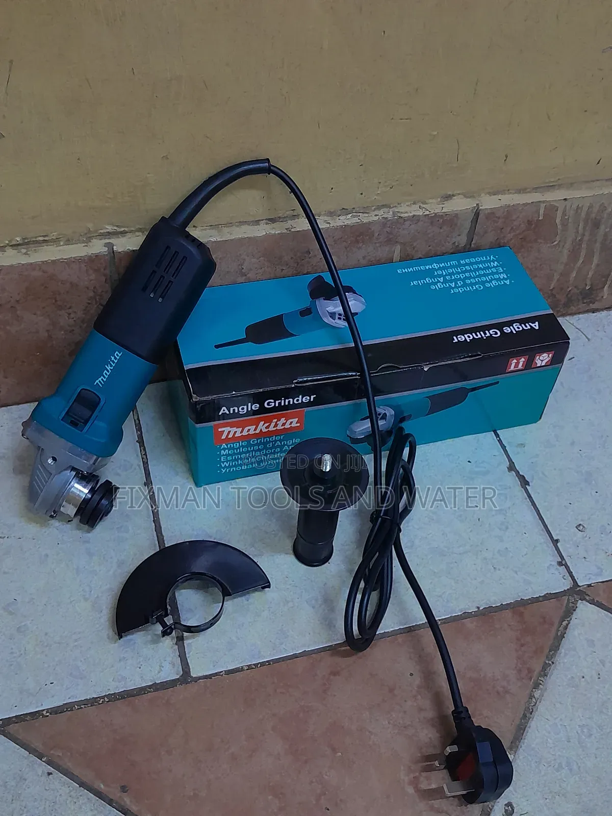 Small Makita Angle Grinder 4.5" and Free Disc