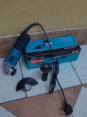 Small Makita Angle Grinder 4.5" and Free Disc