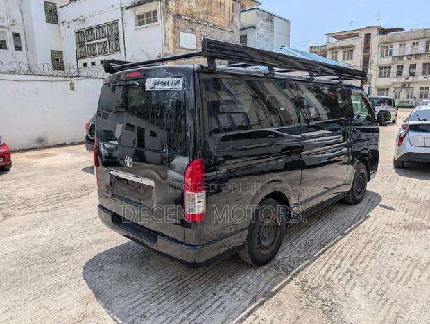 Toyota HiAce 2018 Black - thumbnail 6