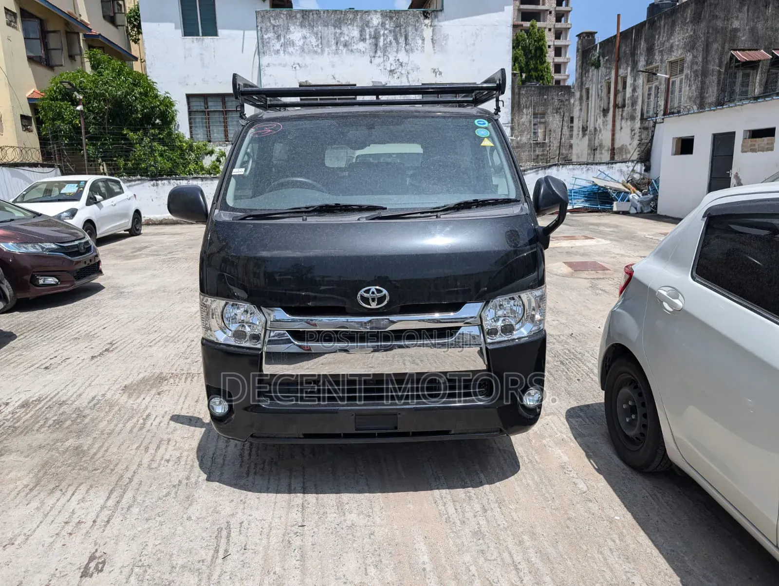 Toyota HiAce 2018 Black