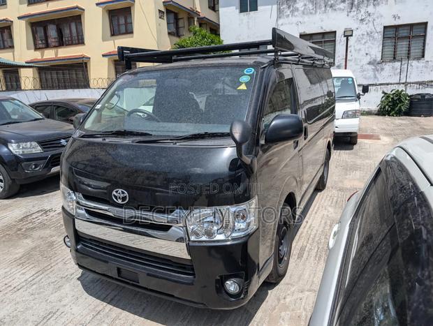 Toyota HiAce 2018 Black - thumbnail 2