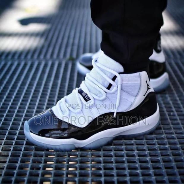 White Black J11 - thumbnail 2