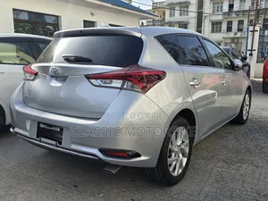 Toyota Auris 2018 Silver