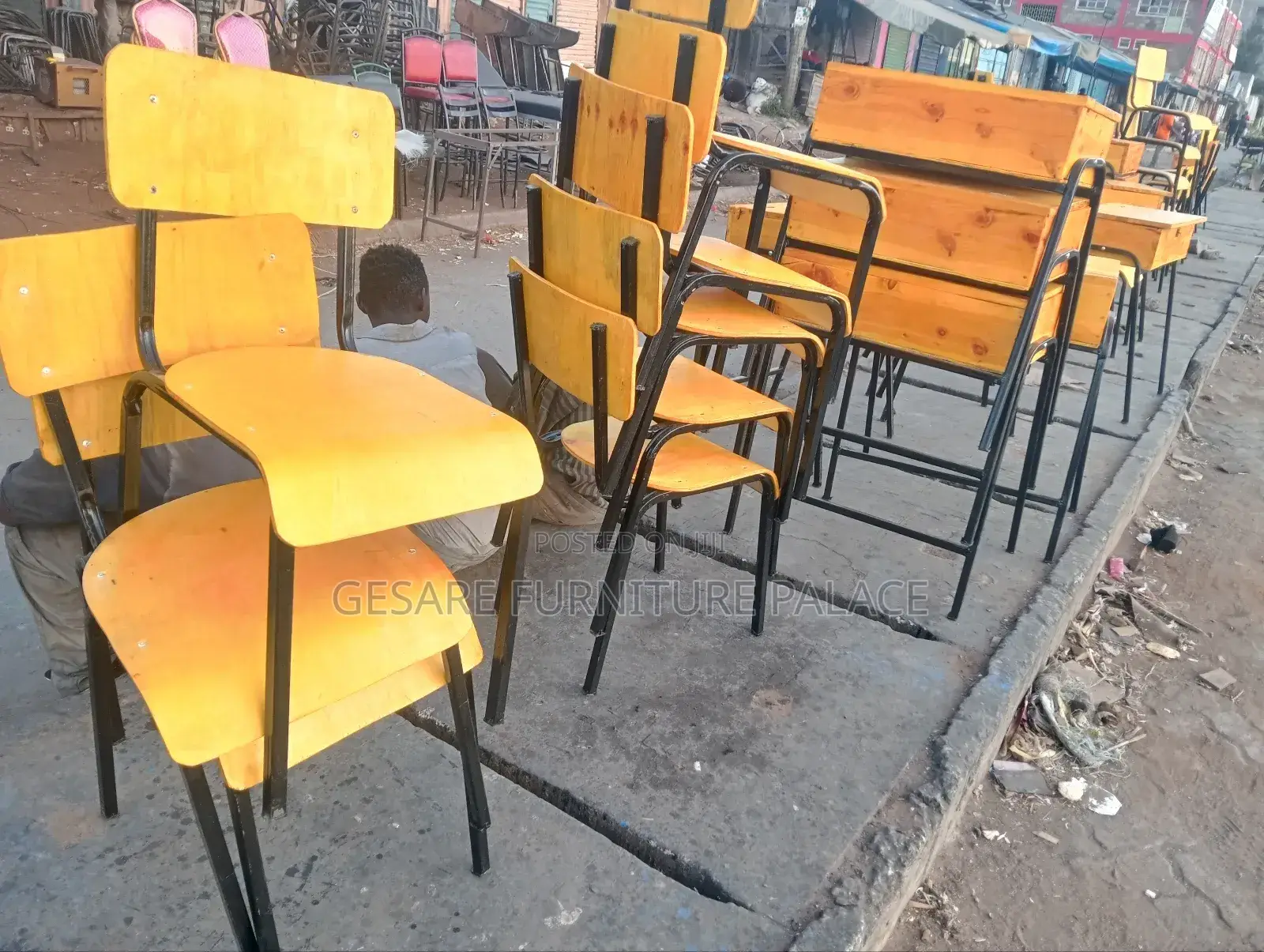 Quality Lockers With Chairs