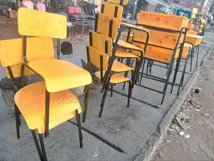 Quality Lockers With Chairs
