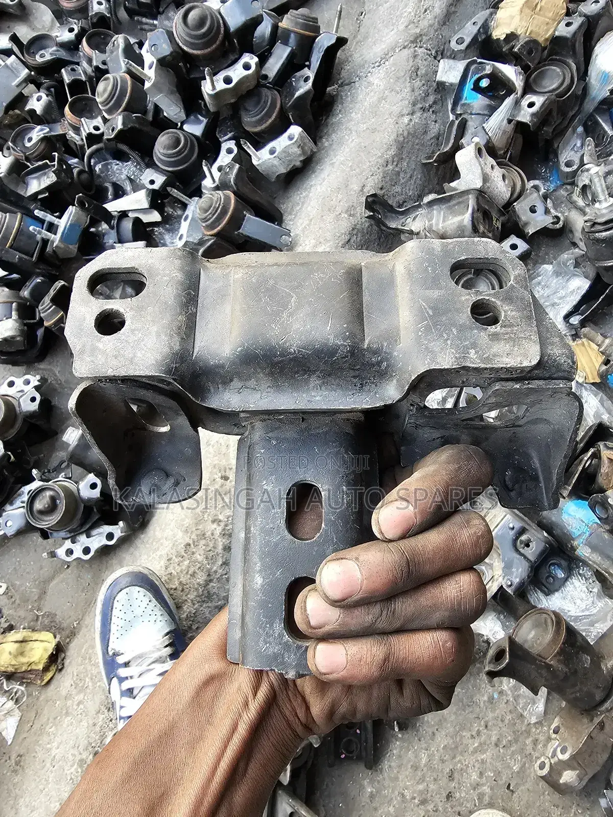 Gear Box Mounting  Mazda Demio