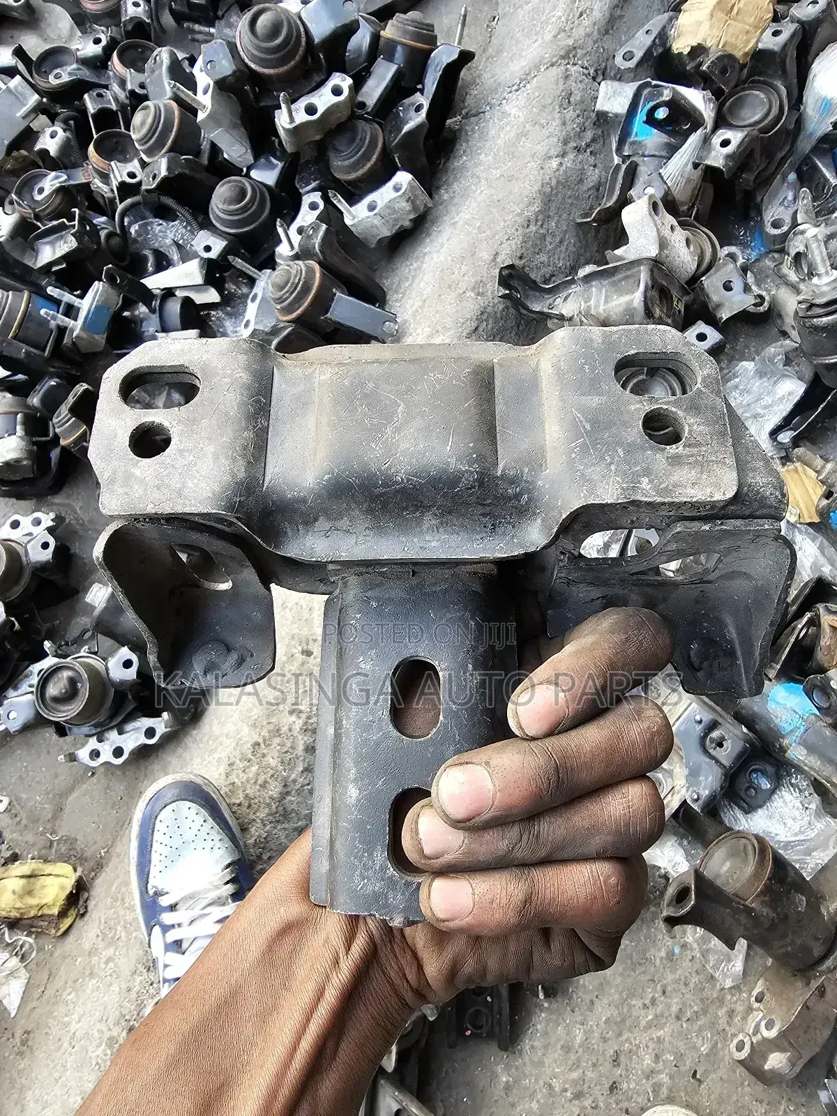 Gear Box Mounting  Mazda Demio