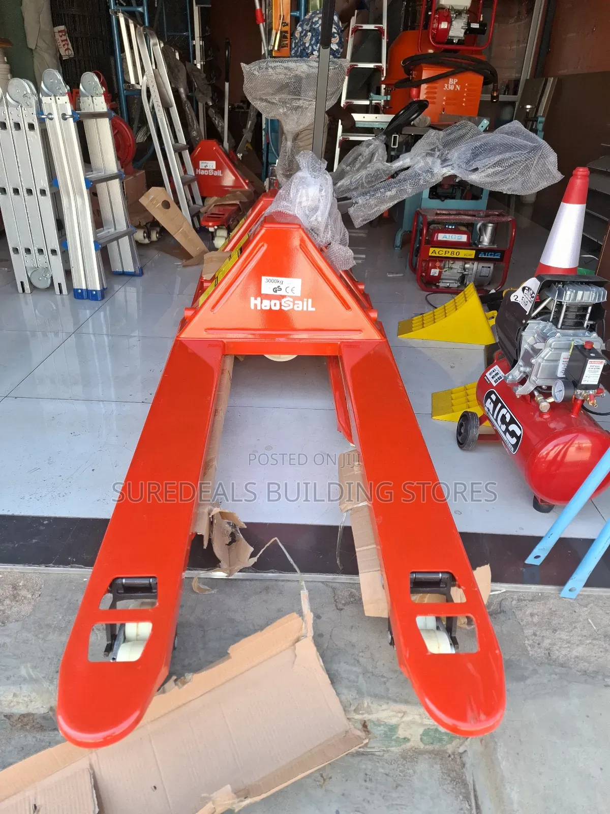 Wide Base Hydraulic Pallet Truck/Trolley.