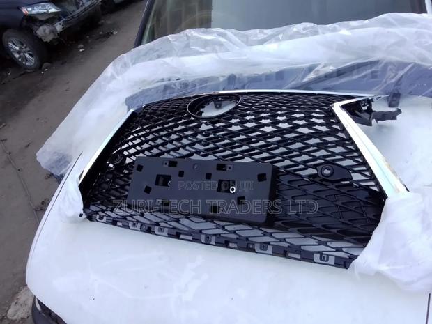 Lexus 350 Grille - main view