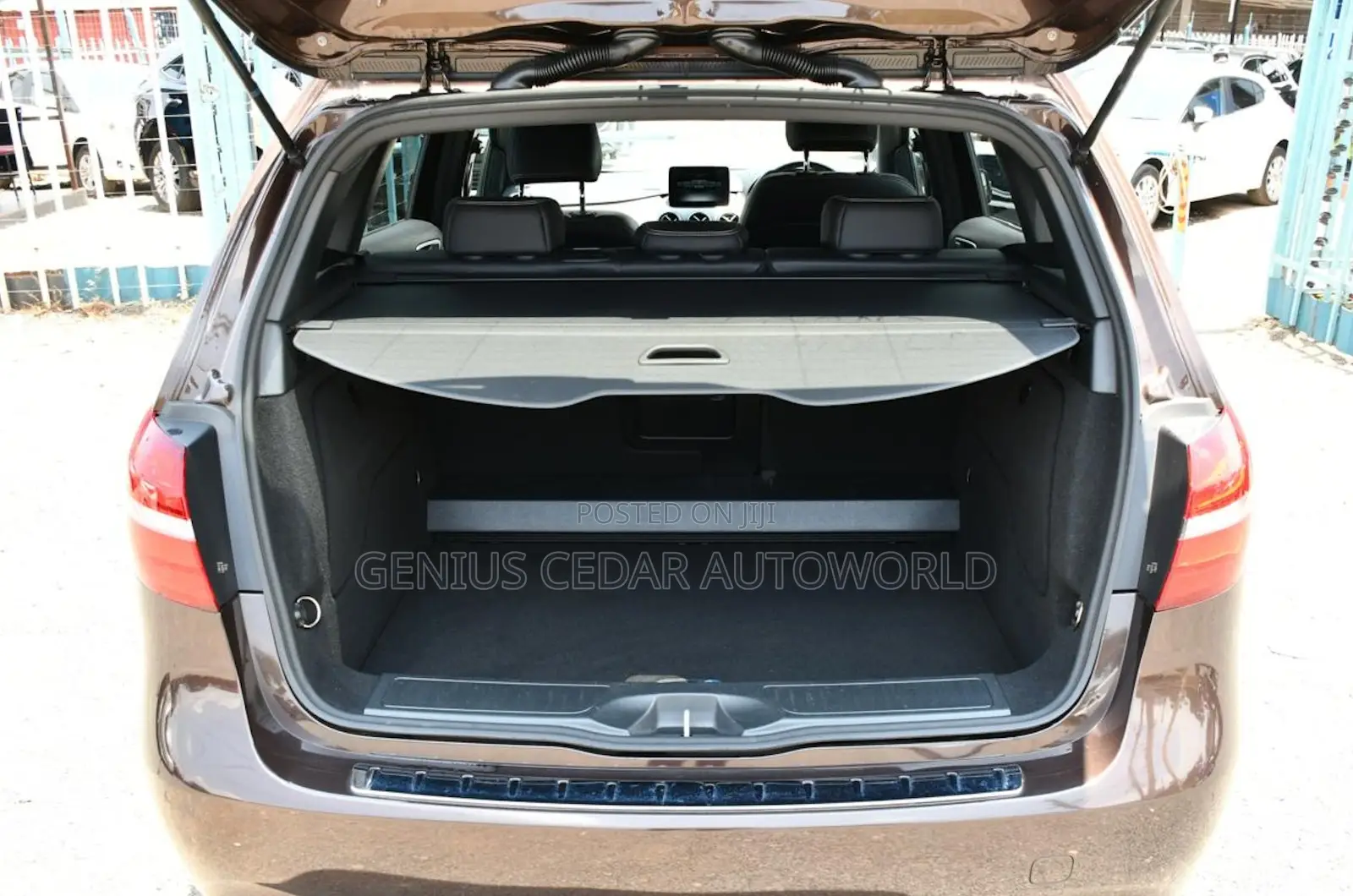 Mercedes-Benz B-Class B180 Petrol 2017 Brown