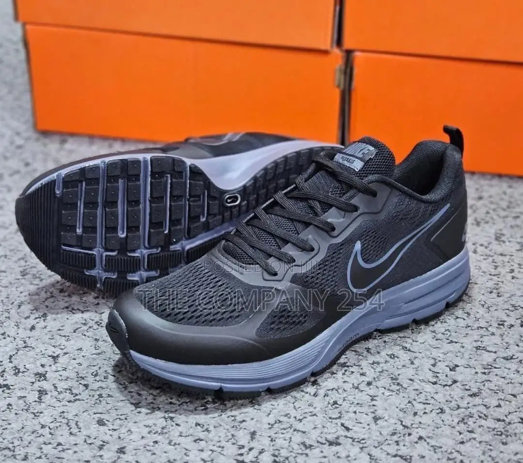 Nike Zoom Runner Trainer Sport Shoes Available