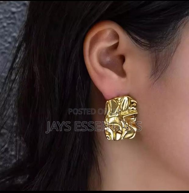 Elegant and Unique Earrings - thumbnail 3