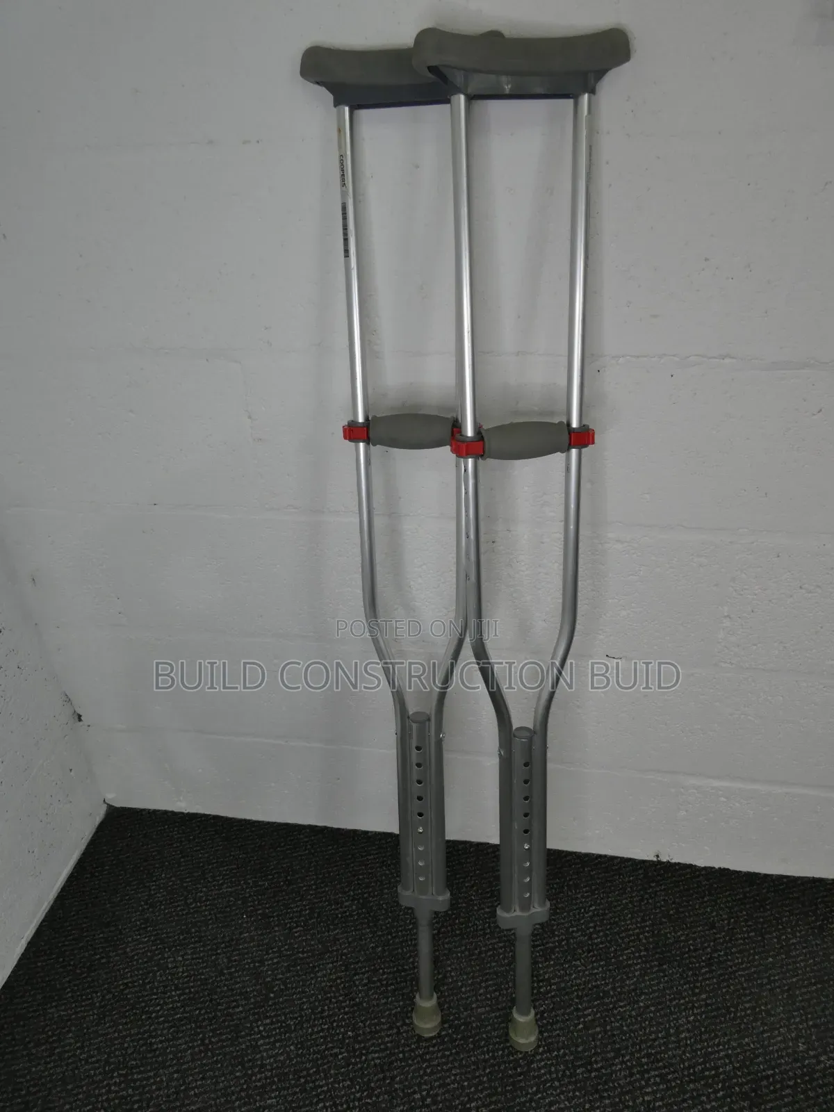 Universal Underarm Crutches
