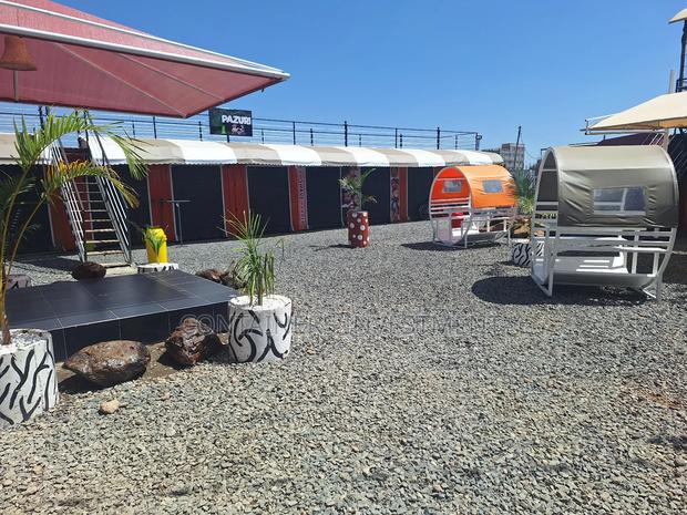 40ft Containers 4 Units Into A Container Shopping Centre. - thumbnail 3