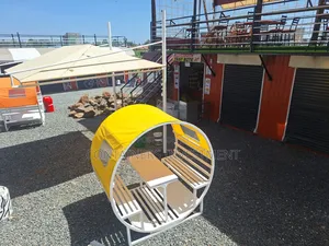 40ft Containers 4 Units Into A Container Shopping Centre.