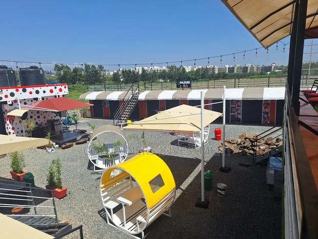 40ft Containers 4 Units Into A Container Shopping Centre. - main view