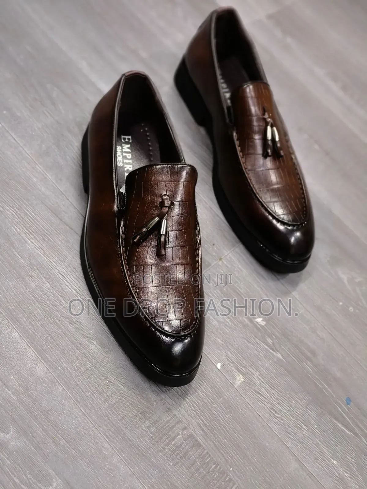 Coffee Official Shoes 689