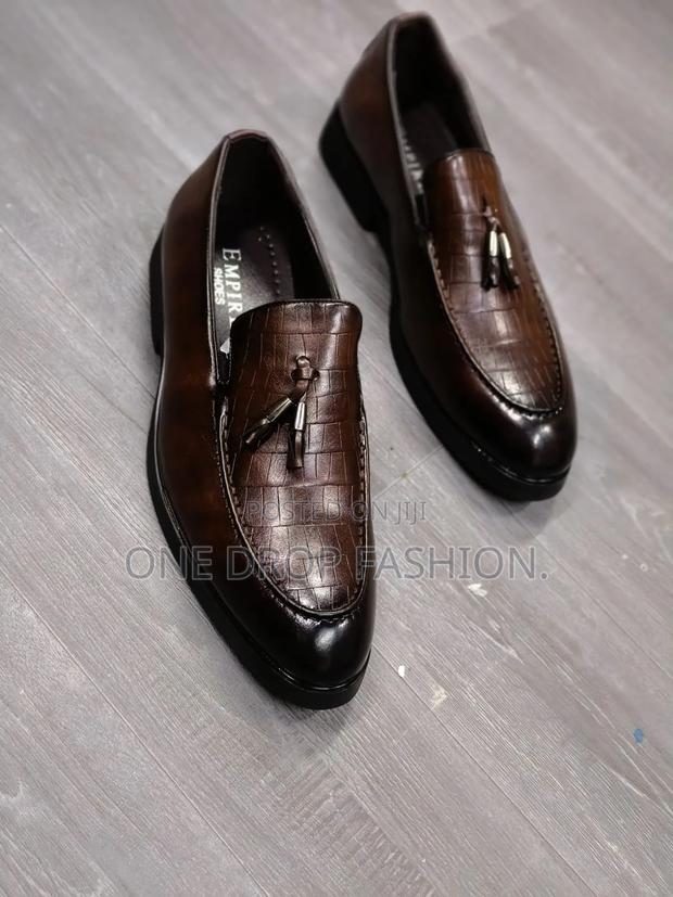 Coffee Official Shoes 689