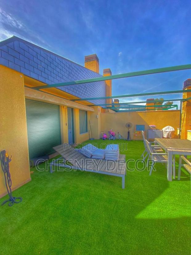 Rooftop Relaxing Space With Turf - main view