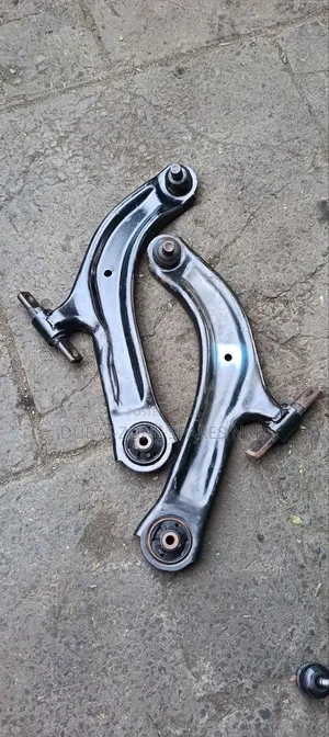 Control Arms Nissan X-Trail NT31.