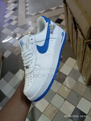 Unisex Nike Sneakers 5005
