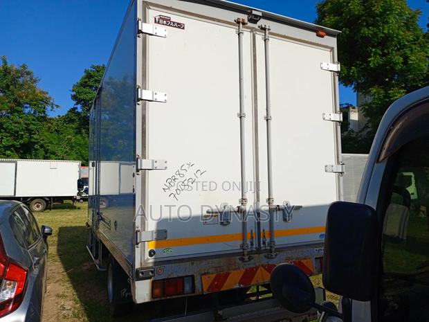 Mitsubishi Canter - thumbnail 4
