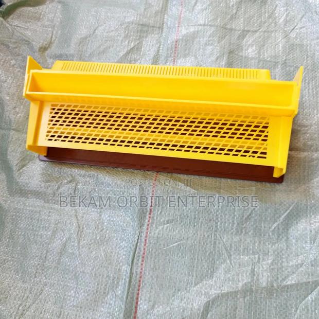 Easy to Install Bee Pollen Collector - main view