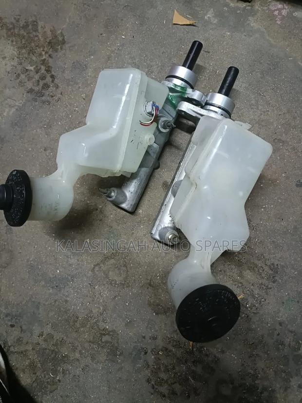 Corolla  Fielder Master Cylinder - main view