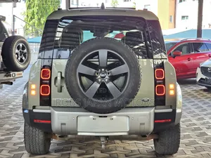 Land Rover Defender 2021 Green