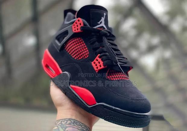 Jordan 4 Thunder - main view