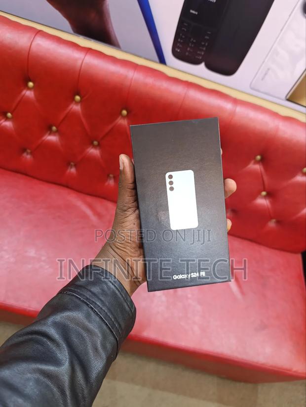 New Samsung Galaxy S24 FE 256 GB Black - thumbnail 2