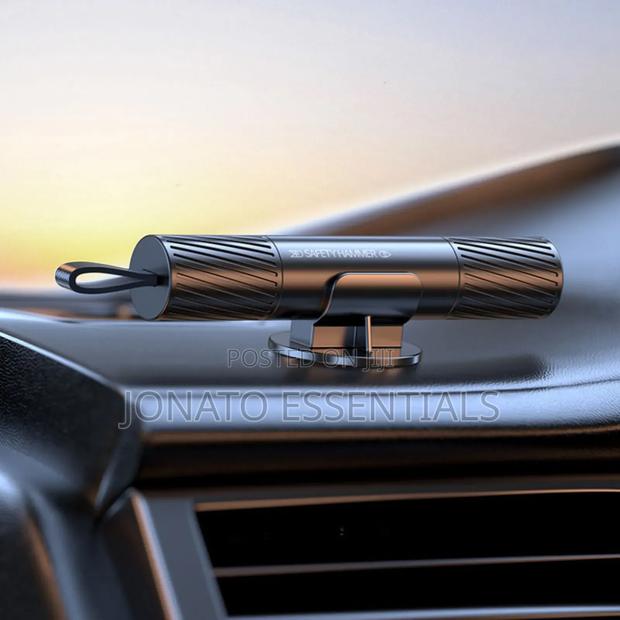 Car Emergency Window Glass Breaker and Safety Belt Cutter - thumbnail 5