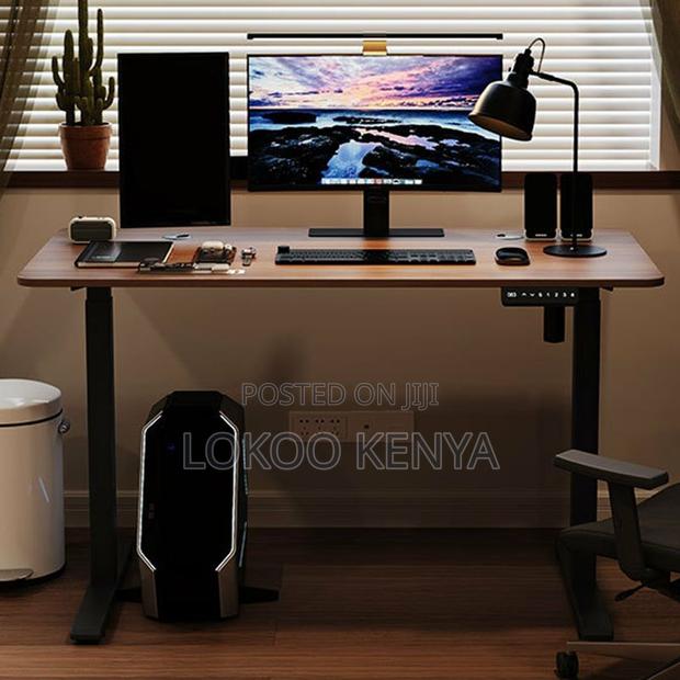 Office Desk : Wooden Top Electric Adjustable Office Desk